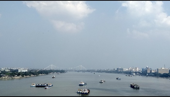 কীর্তিনাশা,পদ্মা গঙ্গা ভাগীরথী-হুগলি নদী, একই অংগে বহুরূপ